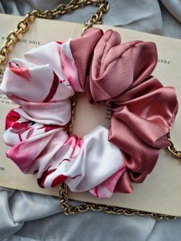 scrunchie-scrunchies-gumki scrunchies-gumki do włosów-gumka do włosów-gumka jedwabna-scrunchie różowa