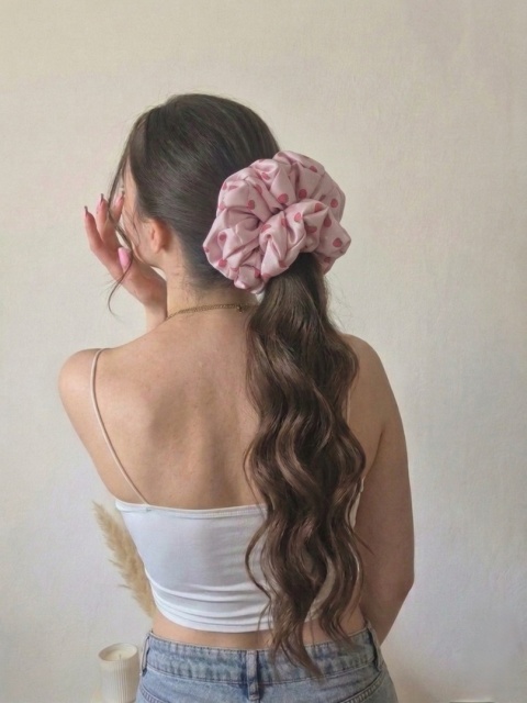 scrunchies-scrunchie xxl truskawki-ogromna scrunchie-duże scrunchies-ogromna gumka do włosów-różowa scrunchie xxl