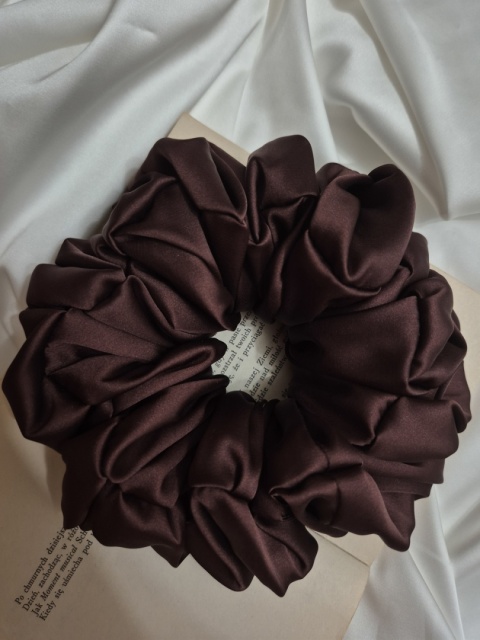 scrunchies-scrunchie xxl-brązowa duża scrunchie-duża czekoladowa scrunchie-scrunchie xxl czekoladowa-brązowe scrunchies