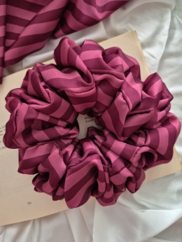 scrunchies-scrunchie xxl-bordowa ogromna scrunchie-duże bordowe scrunchies-scrunchies oversized-scrunchie w paski-gumka xxl