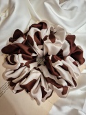 scrunchies-scrunchie xxl krówka-duża czekoladowa scrunchie-duże scrunchies-ogromna gumka-scrunchies-duża czarna scrunchie