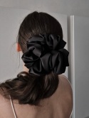 scrunchies-scrunchie xxl czarna-ogromna scrunchie-duże scrunchies-ogromna gumka-scrunchies oversized-duża czarna scrunchie