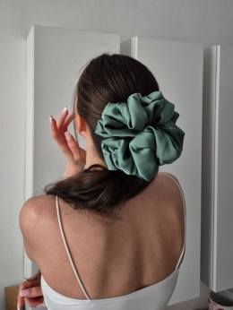 scrunchies-scrunchie xxl pistacjowa-ogromna scrunchie-duże scrunchies-ogromna gumka do włosów-scrunchies oversized-frotka xxl