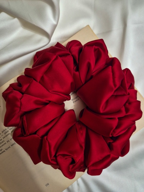 scrunchies-scrunchie xxl czerwona-ogromna scrunchie-duże scrunchies-ogromna gumka-scrunchies oversized-duża czerwona scrunchie