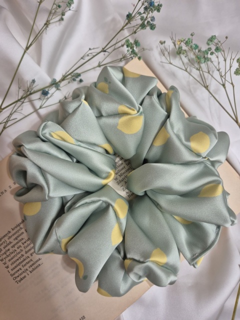 scrunchies-scrunchie xxl cytrynki-ogromna scrunchie-duże scrunchies-ogromna gumka do włosów-scrunchies oversized-frotka xxl