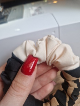 OUTLET #16 Scrunchie Flossy M