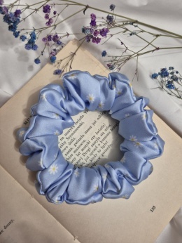 scrunchie-scrunchies-scrunchie w stokrotki -ogromna scrunchie-duże scrunchies-błękitna gumka do włosów-frotka