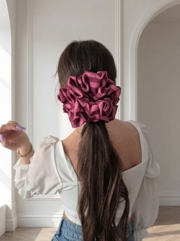 scrunchies-scrunchie xxl-bordowa ogromna scrunchie-duże bordowe scrunchies-scrunchies oversized-scrunchie w paski-gumka xxl