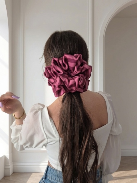 scrunchies-scrunchie xxl-bordowa ogromna scrunchie-duże bordowe scrunchies-scrunchies oversized-scrunchie w paski-gumka xxl