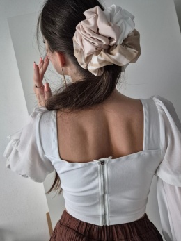 scrunchies-scrunchie xxl beżowa-ogromna scrunchie-duże scrunchies-ogromna gumka-scrunchies oversized-duża beżowa scrunchie