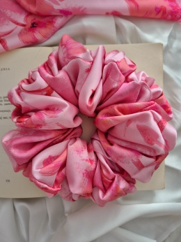 scrunchies-scrunchie xxl-różowa duża scrunchie-różowa scrunchie xxl-kwiatowa scrunchie xxl-duże różowe scrunchies