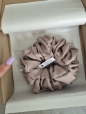 duża beżowa gumka do włosów-duże beżowe gumki-duża beżowa scrunchie-duże beżowe scrunchies-scrunchie xxl-duża frotka