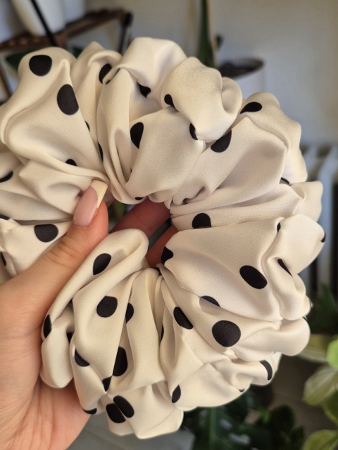 duża gumka do włosów w kropki-scrunchie w kropki-scrunchie w groszki-gumka do włosów w groszki-gumki w groszki-czarne groszki