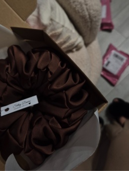 duża brązowa gumka do włosów-duże brązowe gumki do włosów-duża czekoladowa scrunchie-brązowe scrunchies-czekoladowa gumka