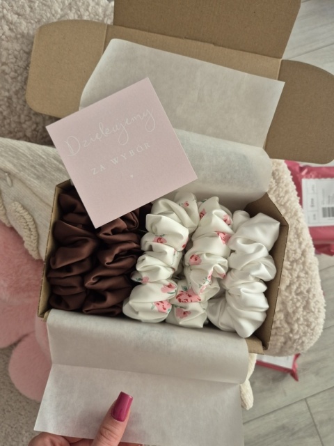 duża brązowa gumka do włosów-duże brązowe gumki do włosów-duża czekoladowa scrunchie-brązowe scrunchies-czekoladowa gumka