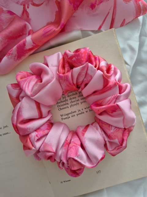 scrunchies-scrunchie xxl-różowa duża scrunchie-różowa scrunchie xxl-kwiatowa scrunchie xxl-duże różowe scrunchies