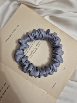 szare scrunchies-szara gumka do włosów-szara scrunchie-ciemnoszara gumka do włosów-szare gumki do włosów-szare scrunchies
