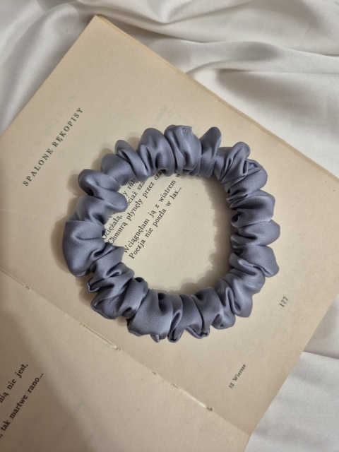 szare scrunchies-szara gumka do włosów-szara scrunchie-ciemnoszara gumka do włosów-szare gumki do włosów-szare scrunchies