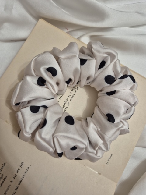 duża gumka do włosów w kropki-scrunchie w kropki-scrunchie w groszki-gumka do włosów w groszki-gumki w groszki-czarne groszki