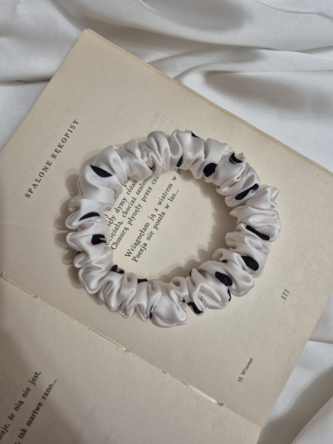 gumka do włosów w kropki-scrunchie w kropki-scrunchie w groszki-gumka do włosów w groszki-gumki w groszki-czarne groszki