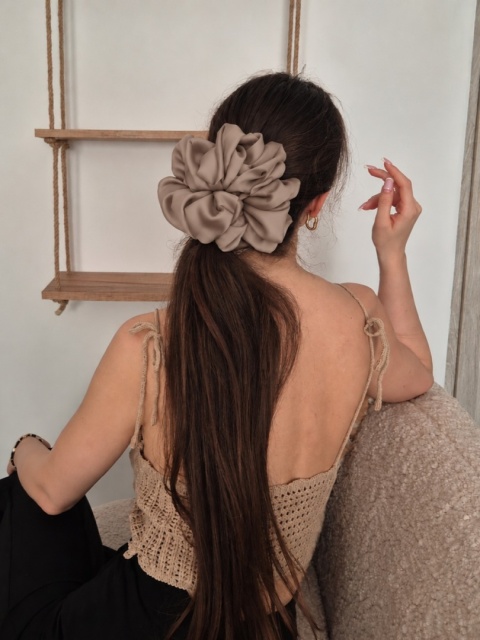 Scrunchie duża gumka do włosów beżowa XXL - Latte