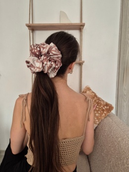 Scrunchie duża gumka do włosów karmelowa print jelonka - Honey Deer XXL