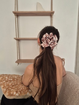 Scrunchie duża gumka do włosów karmelowa print jelonka - Honey Deer XL