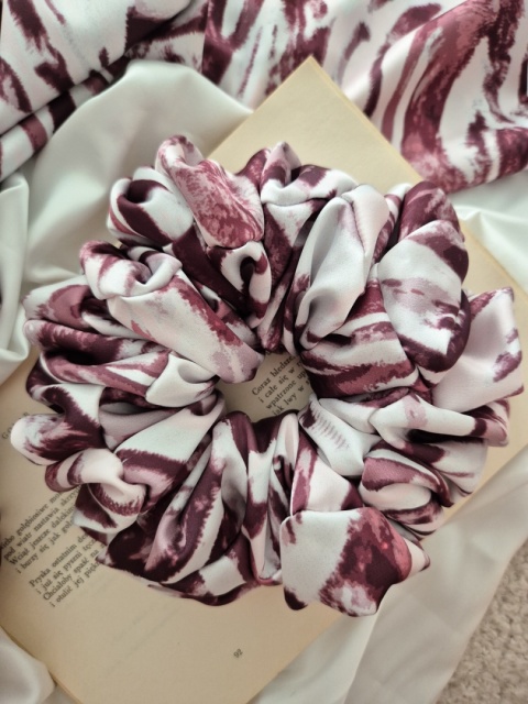 Duża czekoladowa gumka do włosów-duża scrunchie mahoniowa-duża gumka zebra- gumka scrunchie ze zwierzęcym motywem-scrunchie brąz