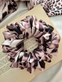 duże gumki do włosów-duża beżowa gumka panterka-duża scrunchie w panterkę-duże beżowe scrunchies-gumka do włosów panterka