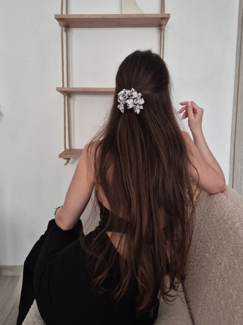 Scrunchie gumka do włosów beżowa w czarne kwiaty - Blossom M