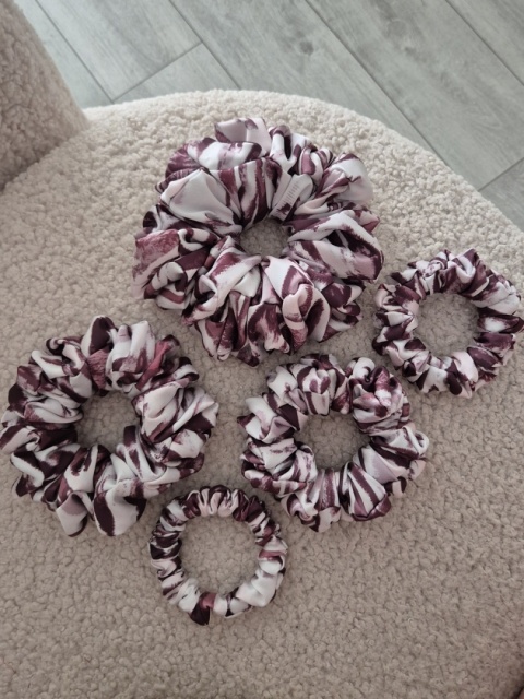 duża czekoladowa gumka do włosów-duża scrunchie mahoniowa-duża gumka zebra-niski kucyk z gumką scrunchie-scrunchie brązowa