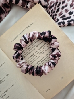 duże gumki do włosów-duża beżowa gumka panterka-duża scrunchie w panterkę-duże beżowe scrunchies-gumka do włosów panterka